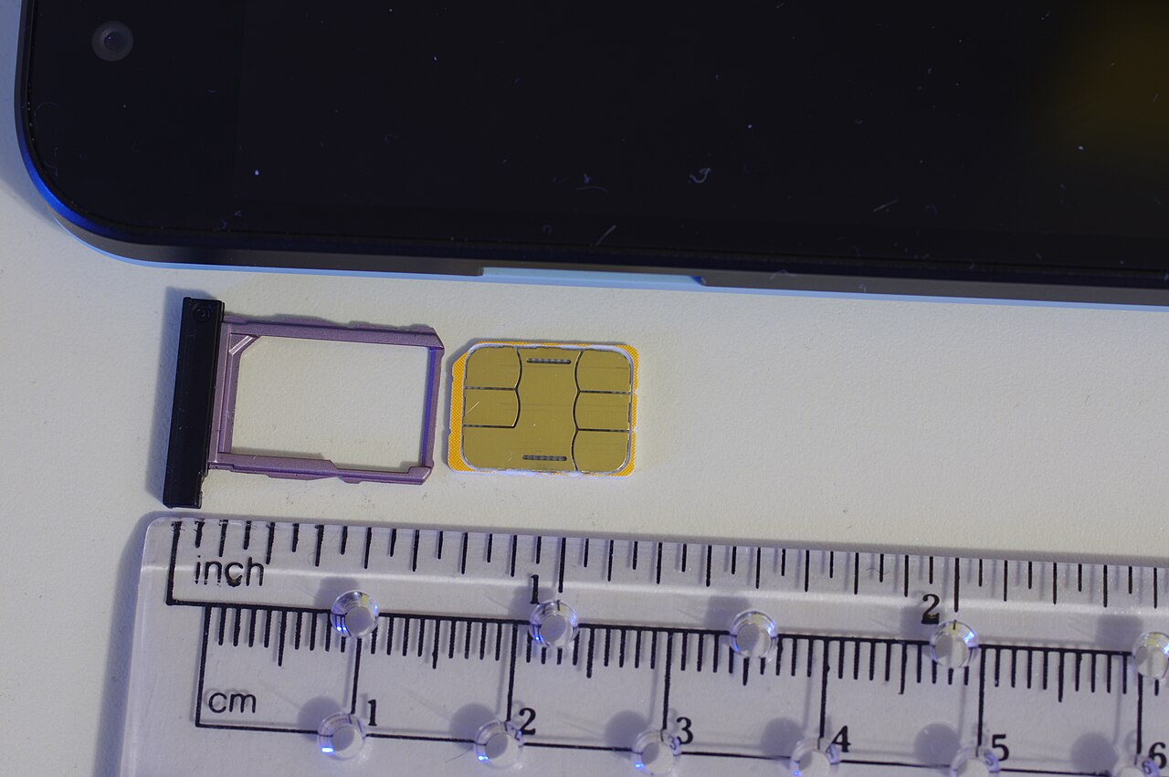 eSIM or Physical SIM: What Actually Matters When You Switch Carriers